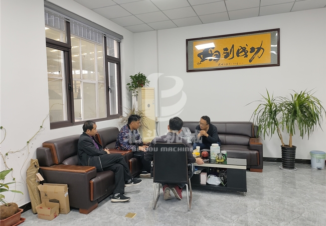 鋸末伟德线上平台官网下载迎來遠方的客戶來訪