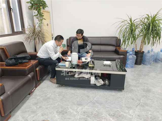 蘇州客戶走進澳门伟德app,詳細了解木材伟德线上平台官网下载新工藝